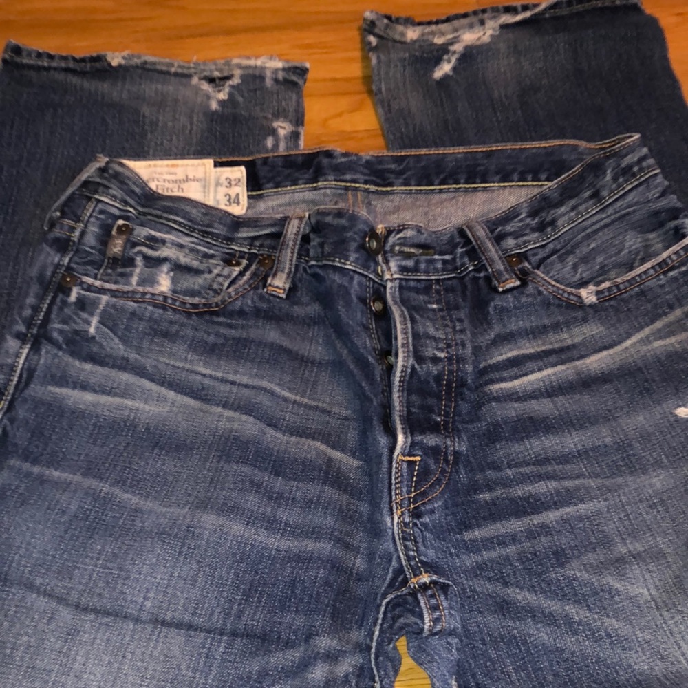 Abercrombie & Fitch - Men distressed denim - W32 L34